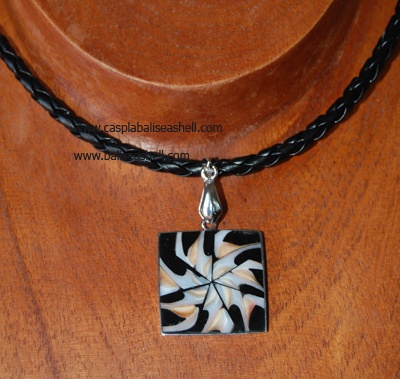 Pendant Shell Stainless With Leather Synthetic