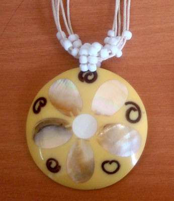 yellow mop shell necklace with bead