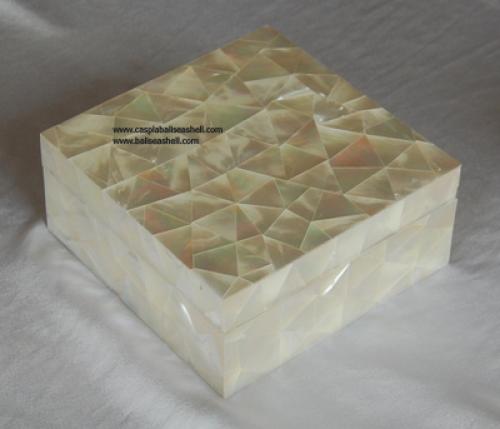 Mother Of Pearl Necklace Flower