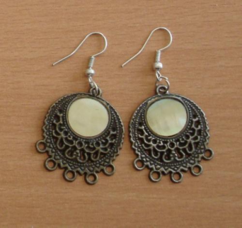 Black Pen Shell Earring with Metal