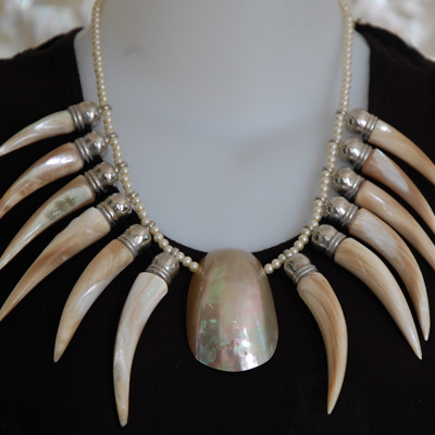 Necklace Black Shell Hole Aroud